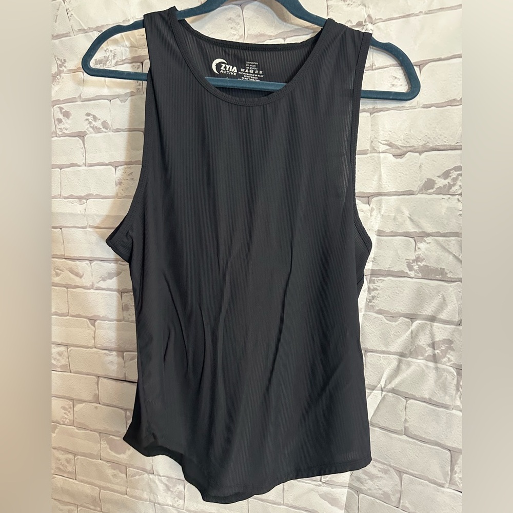 Zyia Women's Black Sleeveless Top